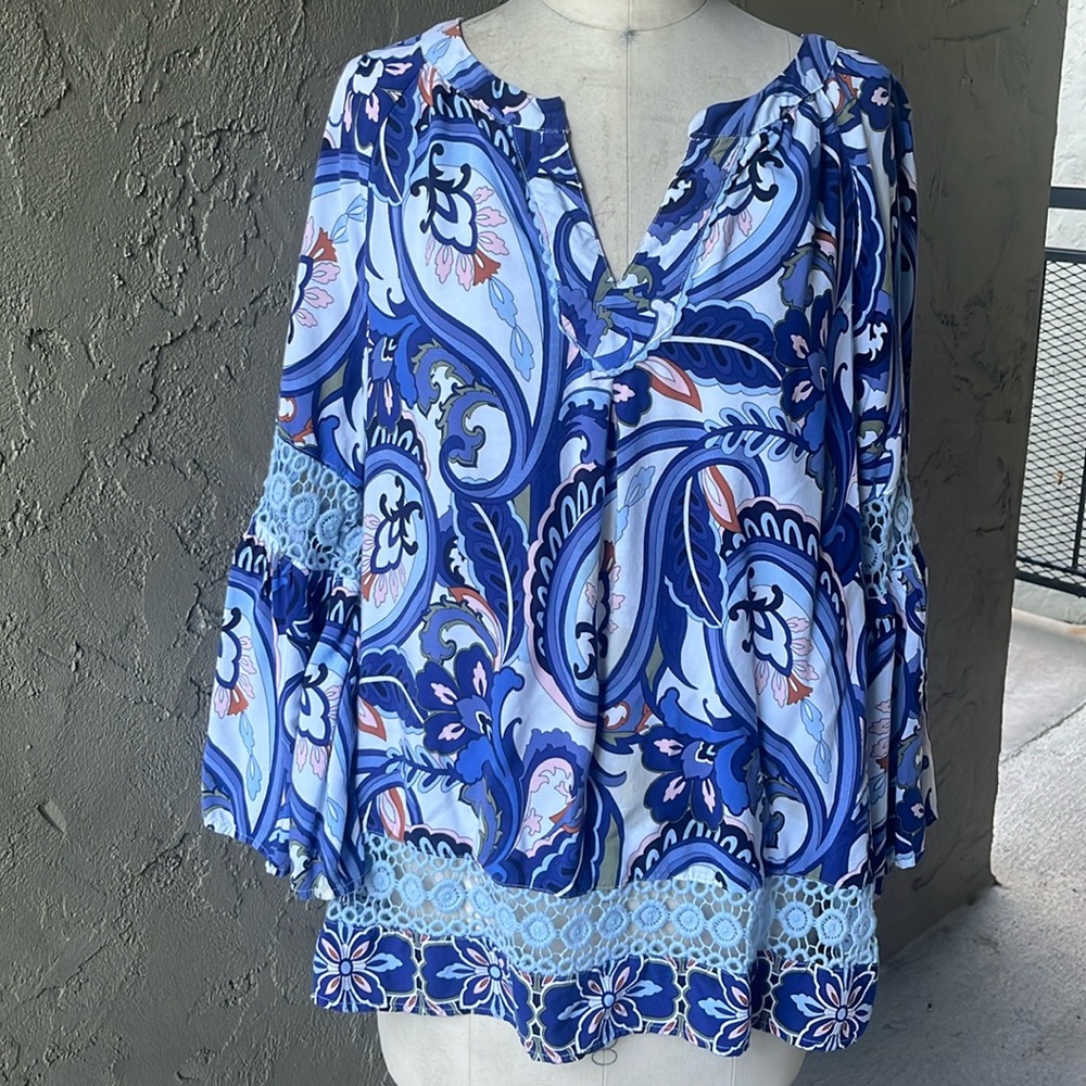 Crown and Ivy blue and white print top
